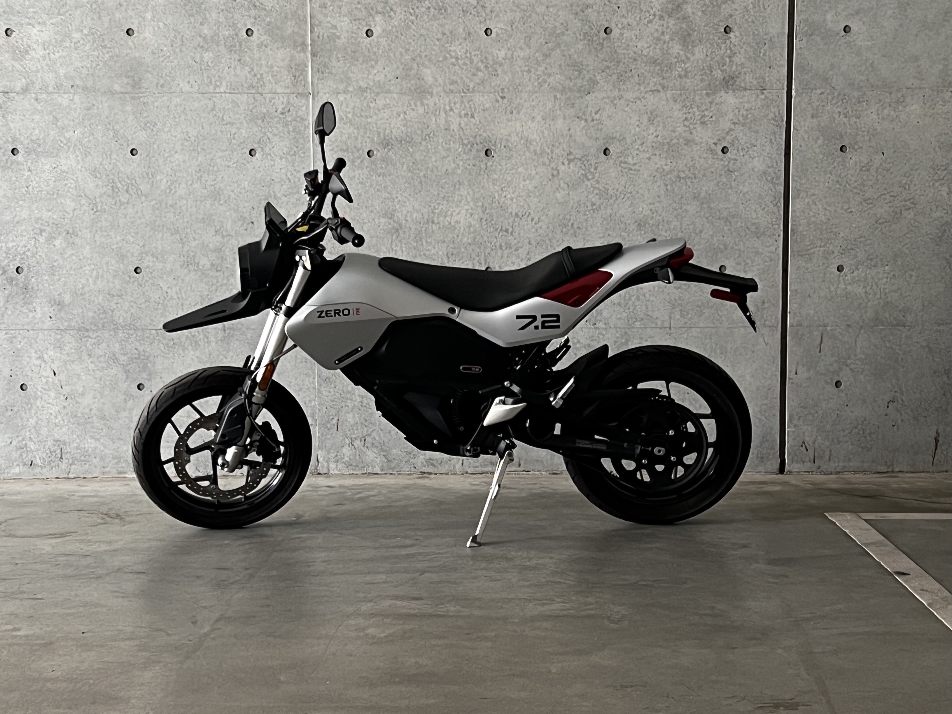 Zero Motorcycles FXE 2021年 シルバー