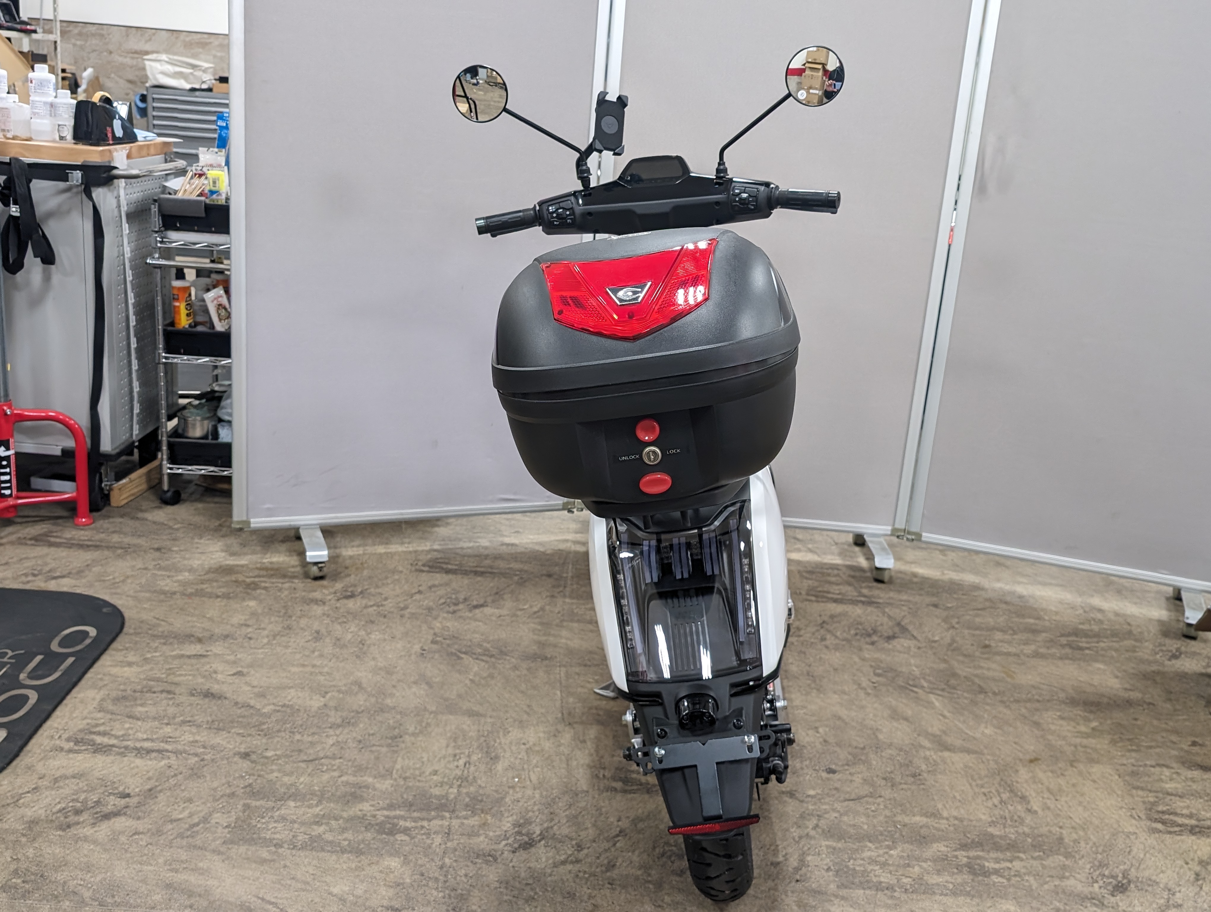 販売中】認定中古車両 CUX 2020年 ムーンライトホワイト｜電動バイク