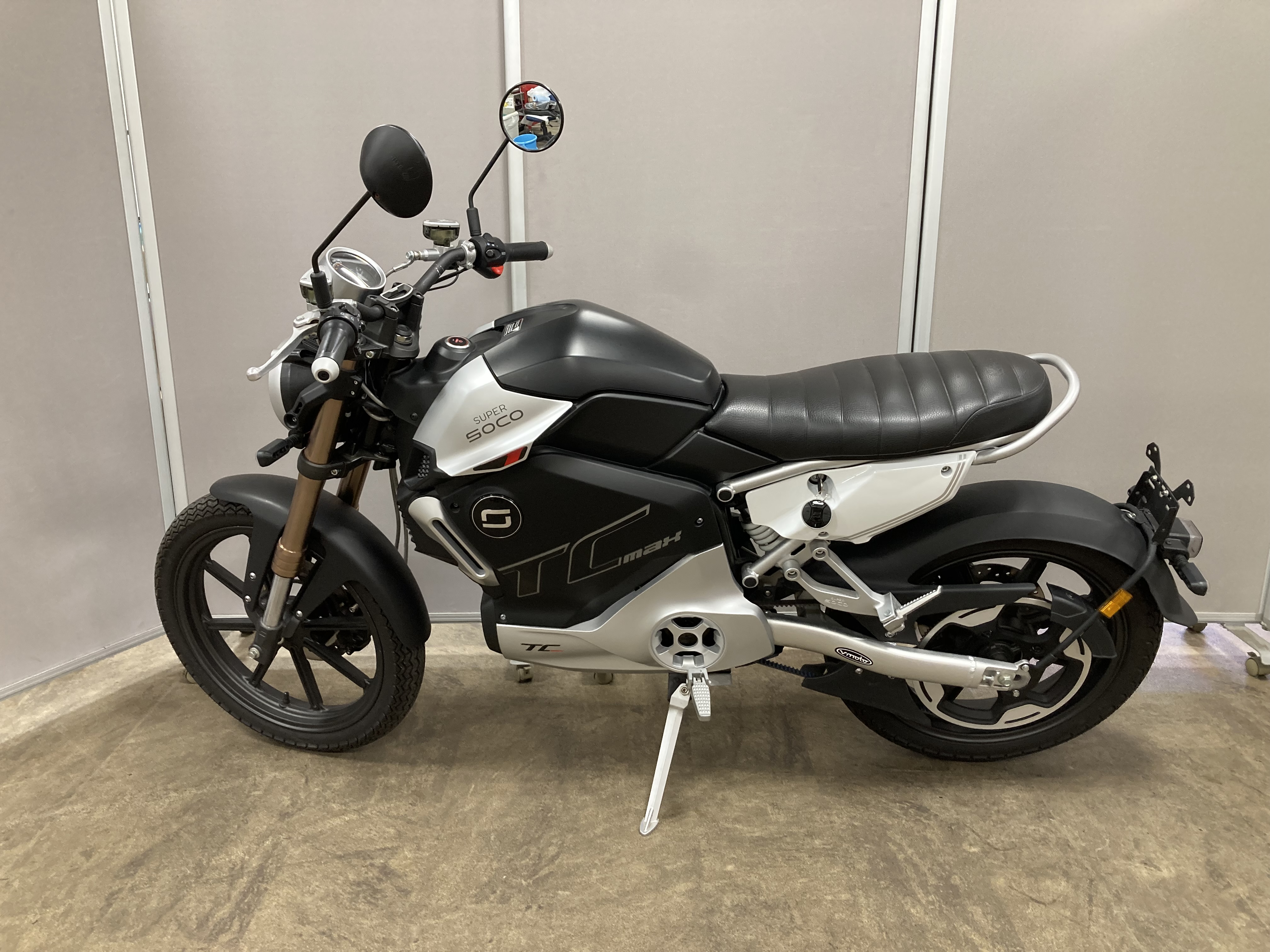 XEAM SUPER SOCO TCmax アロイ仕様 ブラック/シルバー 2020年式 LYSTCM229M1001945